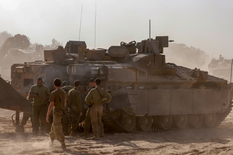 جنود اسرائيليون في حدود غزة (ا ف ب)