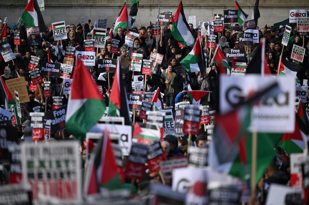وشهدت لندن سلسلة من المسيرات المؤيدة للفلسطينيين في الأسابيع الأخيرة (أ ف ب)   