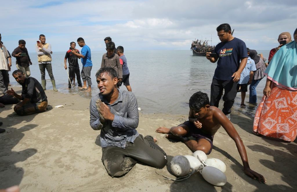 وصل ما يقرب من 800 من الروهينجا إلى إقليم آتشيه الإندونيسي في خمس سفن على الأقل خلال الأسبوع الماضي (أ ف ب)   