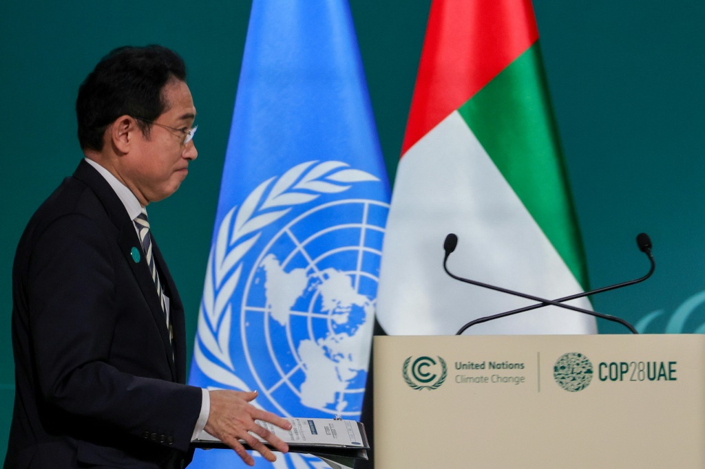 رئيس الوزراء الياباني فوميو كيشيدا خلال مؤتمر المناخ (كوب28) في دبي في 1 كانون الأول/ديسمبر 2023 (ا ف ب)
