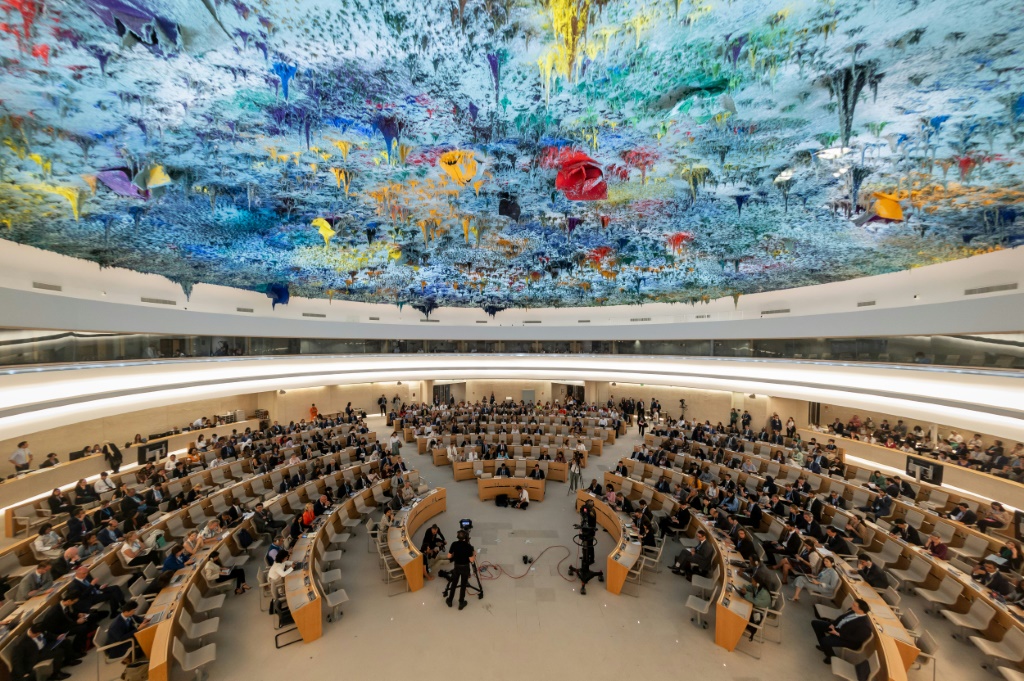 مشهد عام لقاعة مجلس حقوق الإنسان التابع للأمم المتحدة خلال افتتاح دورته الثالثة والخمسين، في 19 حزيران/يونيو 2023 في جنيف (أ ف ب)   