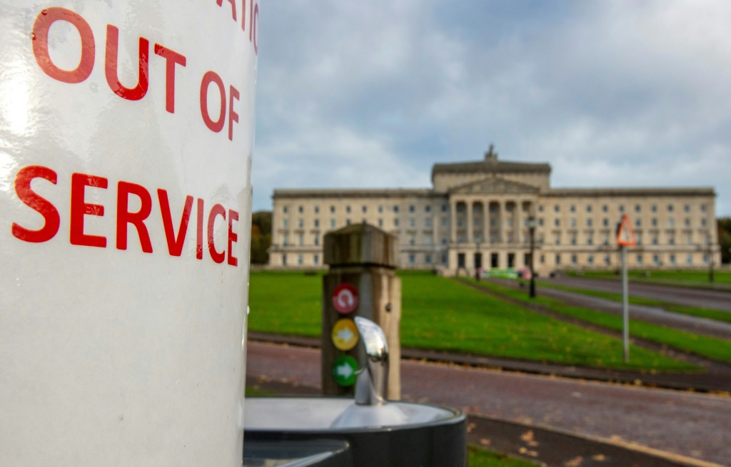 ظلت حكومة أيرلندا الشمالية المفوضة في ستورمونت معطلة عن العمل منذ فبراير من العام الماضي (أ ف ب)   