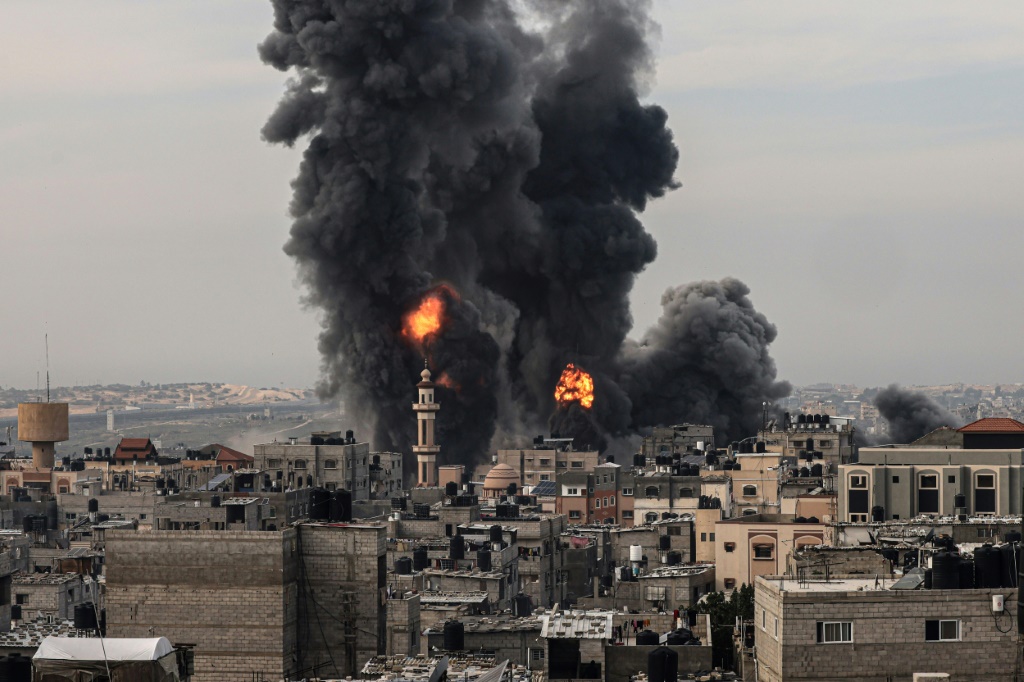 قصف صهيوني عنيف على غزة (ا ف ب)