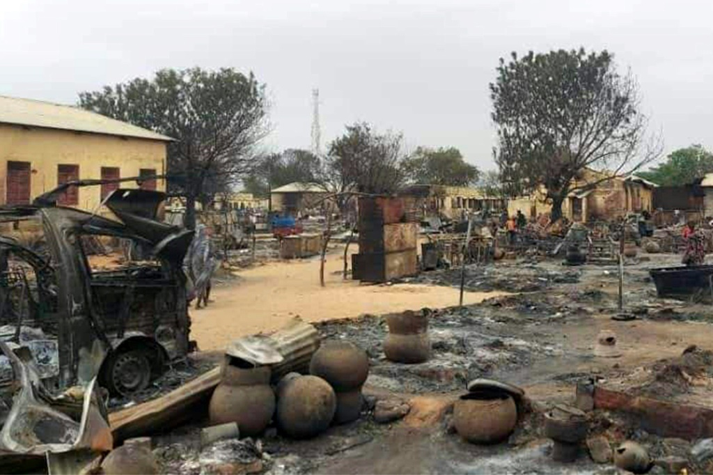 صورة ملتقطة في 1 أيلول/سبتمبر 2023 تظهر جانيا من الدمار في منطقة السوق في الفاشر عاصمة ولاية شمال دارفور السودانية (أ ف ب)   