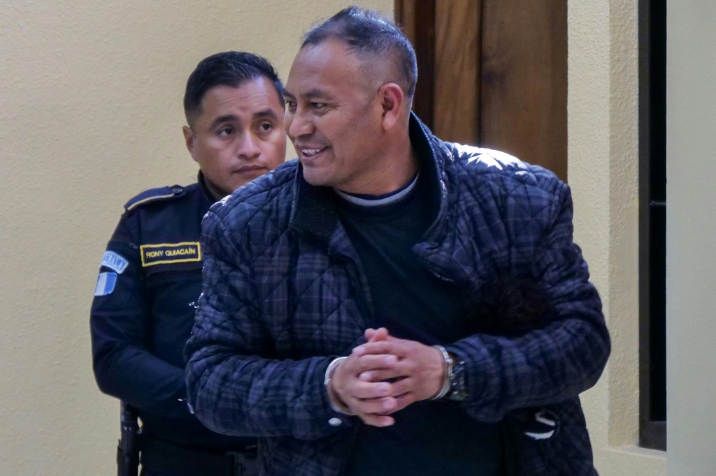 حُكم على المواطن الغواتيمالي دييغو تاي بالسجن 12 عامًا بتهمة قتل مدير المنظمة غير الحكومية الفرنسية بينوا ماريا. (ا ف ب)