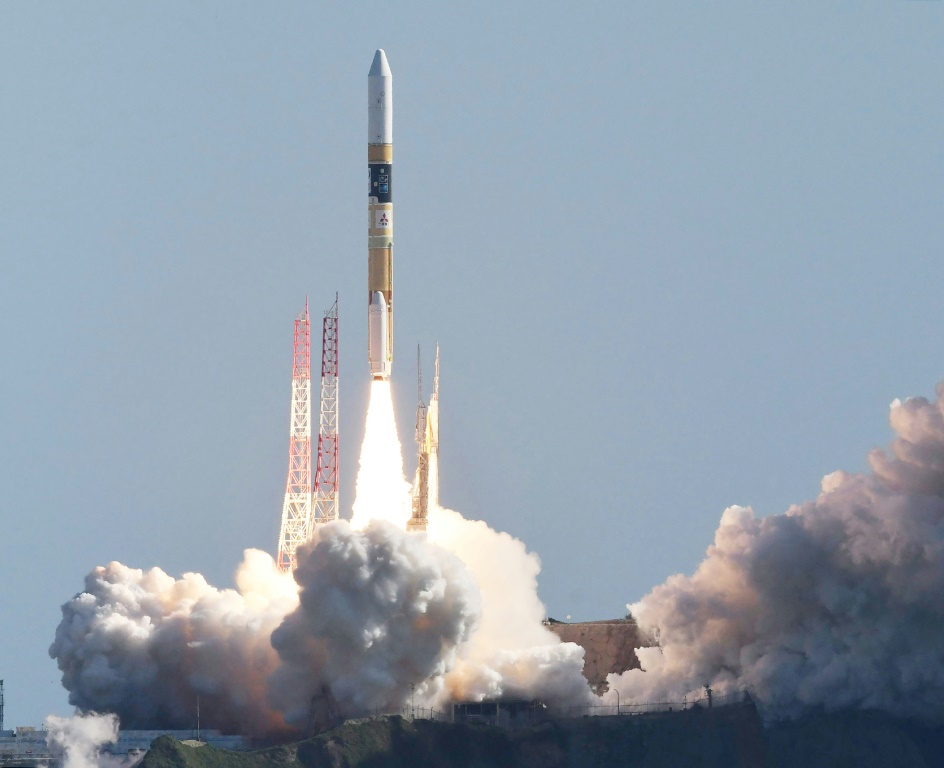 أقلعت مركبة الهبوط اليابانية "Moon Sniper" من مركز تانيغاشيما الفضائي على متن صاروخ H-IIA في سبتمبر. (ا ف ب)