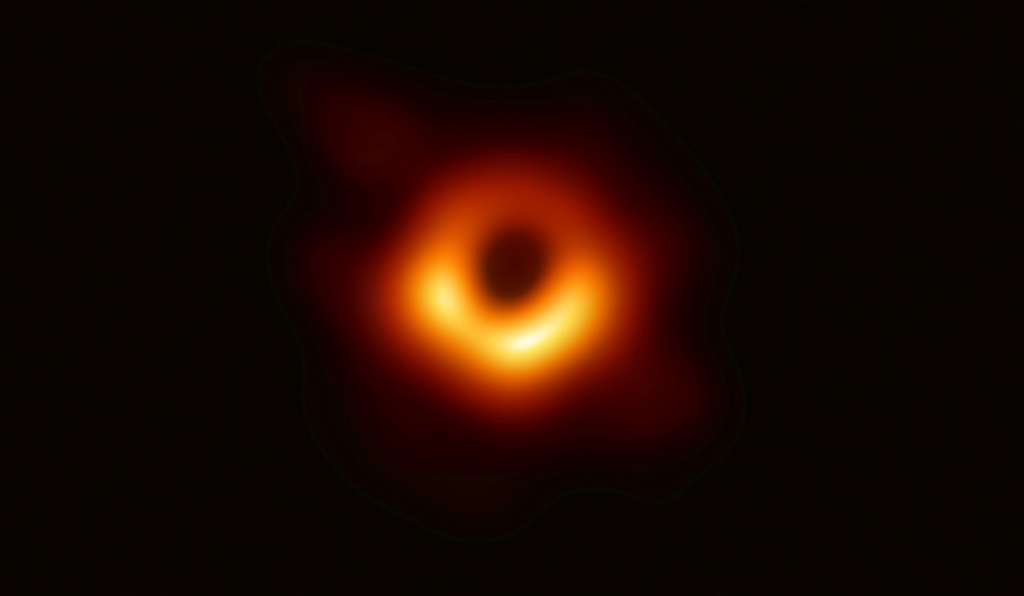 صورة أولى لدائرة الضوء المنبعثة من الثقب الأسود M87، وهي تمتص المادة المحيطة به، في صورة نشرها المرصد الجنوبي الأوروبي في 10 نيسان/أبريل 2019 (أ ف ب)   