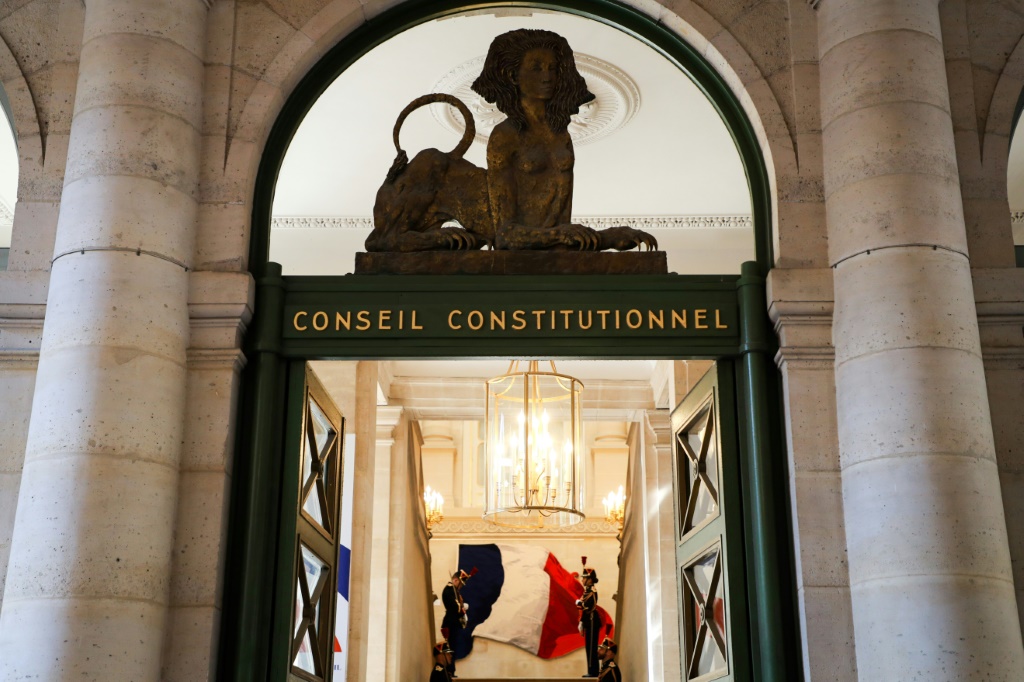 صورة التُقطت في 21 تموز/يوليو 2020 تُظهر مدخل المجلس الدستوري الفرنسي في باريس (أ ف ب)   