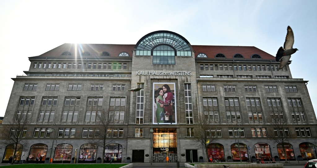يعد متجر KaDeWe (Kaufhaus des Westens) الشهير في برلين هو أحدث ضحية لارتفاع أسعار إيجارات العقارات (أ ف ب)   