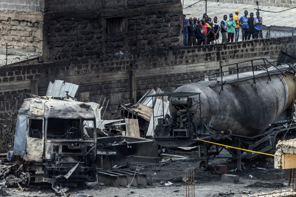 أضرار ناجمة عن الحريق في منطقة إمباكاسي في نيروبي، في 2 شباط/فبراير 2024 (ا ف ب)