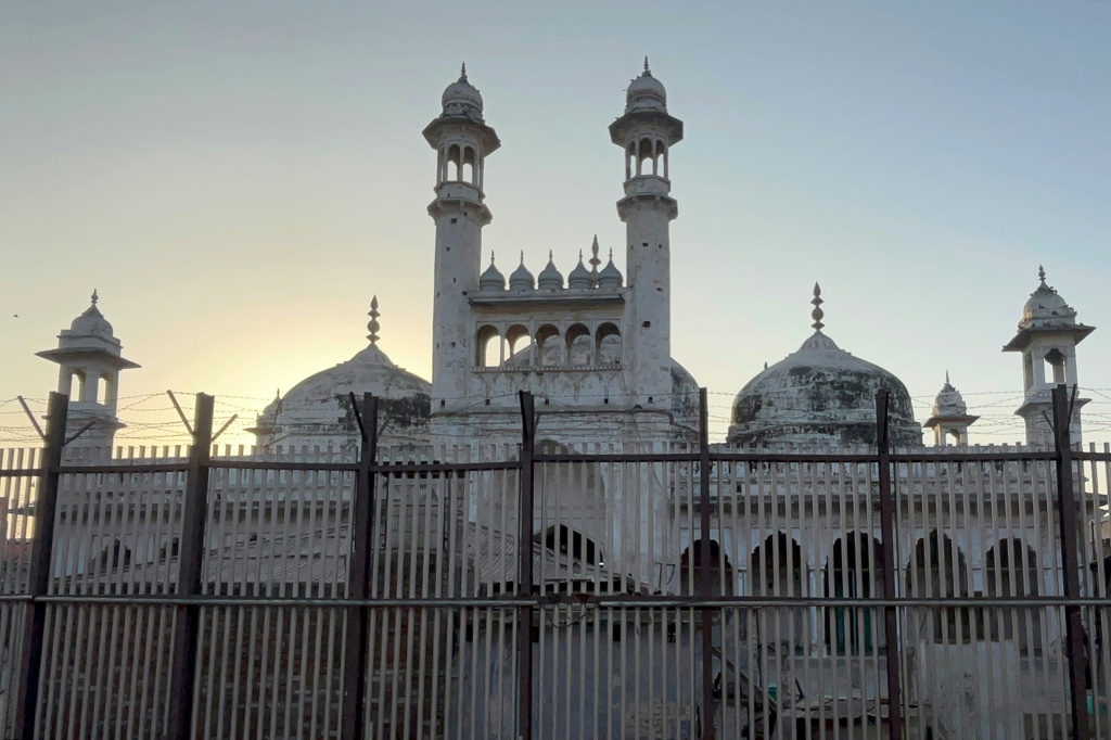 مسجد جيانفابي في مدينة فاراناسي في الهند في 3 من شباط/فبراير 2024. (أ ف ب)   