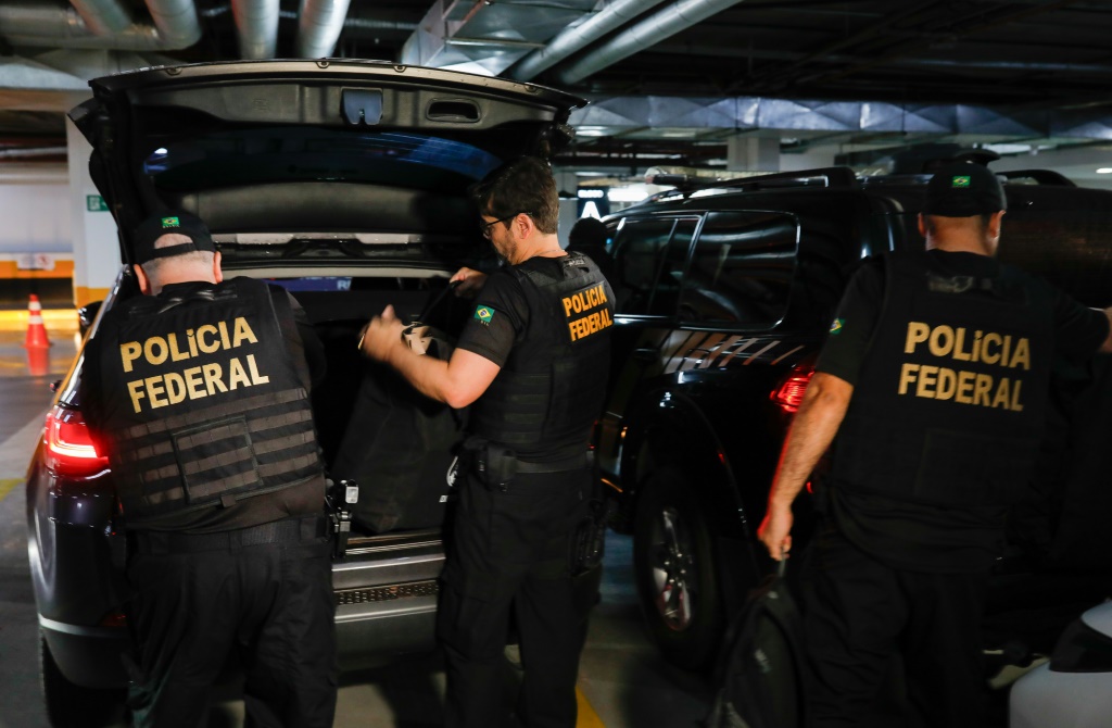من عمليات التفتيش التي قامت بها الشرطة الفدرالية البرازيلية واستهدفت مساعدين للرئيس السابق جايير بولسونارو في الثامن من شباط/فبراير 2024 (ا ف ب)