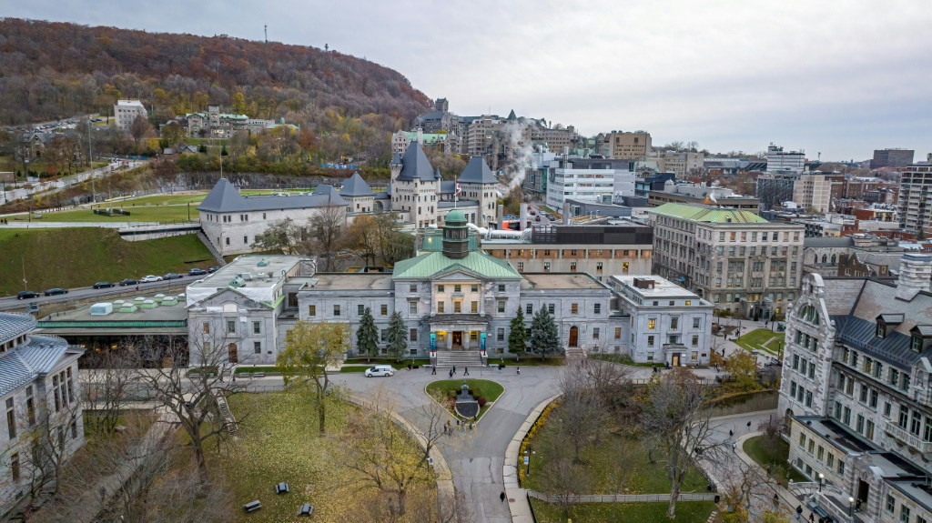  منظر جوي لحرم جامعة ماكجيل في مونتريال، كيبيك، في 21 نوفمبر 2023 (ا ف ب)