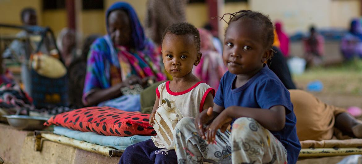 أدى الصراع في السودان إلى تشريد ملايين الأطفال وأسرهم (موقع برنامج الأغذية العالمي)
