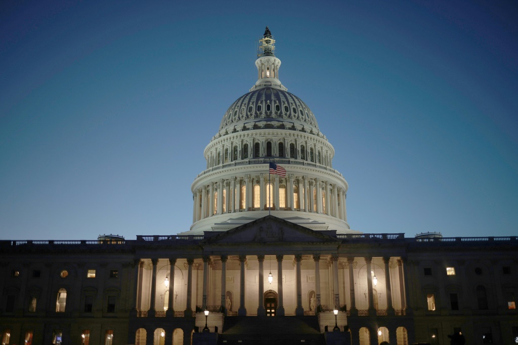 أقر الكونجرس الأمريكي ثلاثة إجراءات تمويل لسد الفجوة بالفعل في السنة المالية 2024 (أ ف ب)   