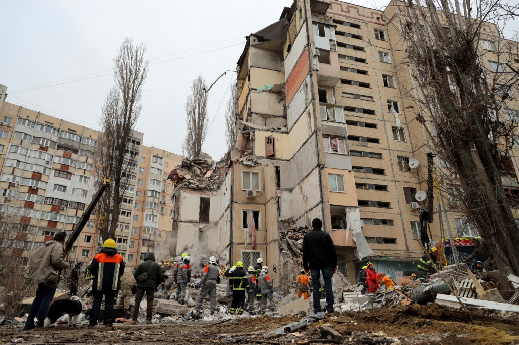 وقال مسؤولون أوكرانيون إن غارة روسية على أوديسا أسفرت عن مقتل أربعة على الأقل (ا ف ب)   