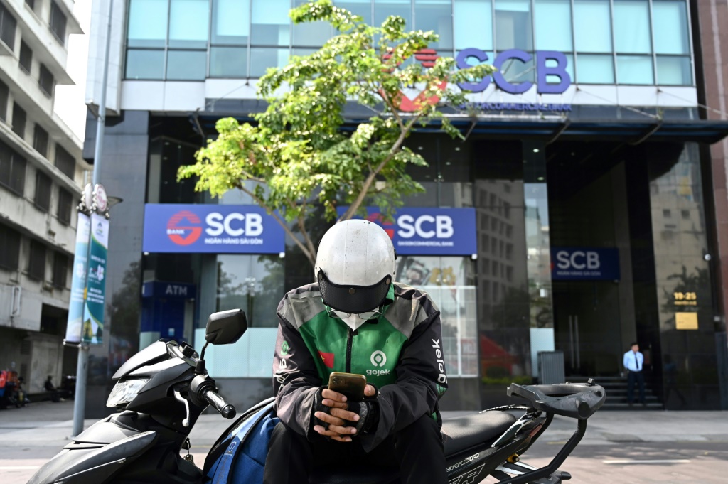 يُقال إن Truong My Lan قام بالاحتيال على الأموال النقدية من بنك Saigon Commercial Bank (SCB) على مدار عقد من الزمن، مما أدى إلى إفلاس المستثمرين المطمئنين.(ا ف ب)