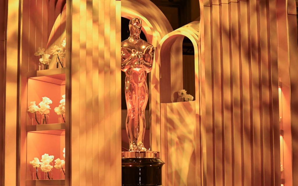 سيتم تسليم تماثيل الأوسكار في حفل توزيع جوائز الأوسكار الـ96، ومن المتوقع أن يهيمن فيلم "أوبنهايمر" على الجوائز (ا ف ب)
