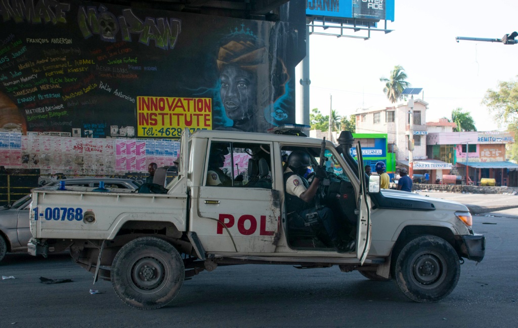 رجال شرطة في بور او برنس في هايتي في 06 آذار/مارس 2024 (أ ف ب)   