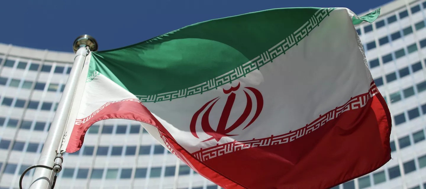 العلم الإيراني (سبوتنيك)