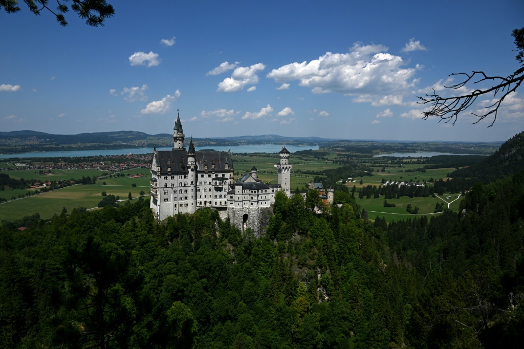 وهاجم القاتل المرأتين أثناء تنزههما بالقرب من قلعة نويشفانشتاين في جنوب ألمانيا (ا ف ب)