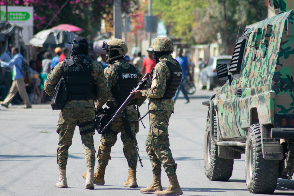 رجال امن في العاصمة الهايتية بور او برنس في 09 آذار/مارس 2024 (ا ف ب)