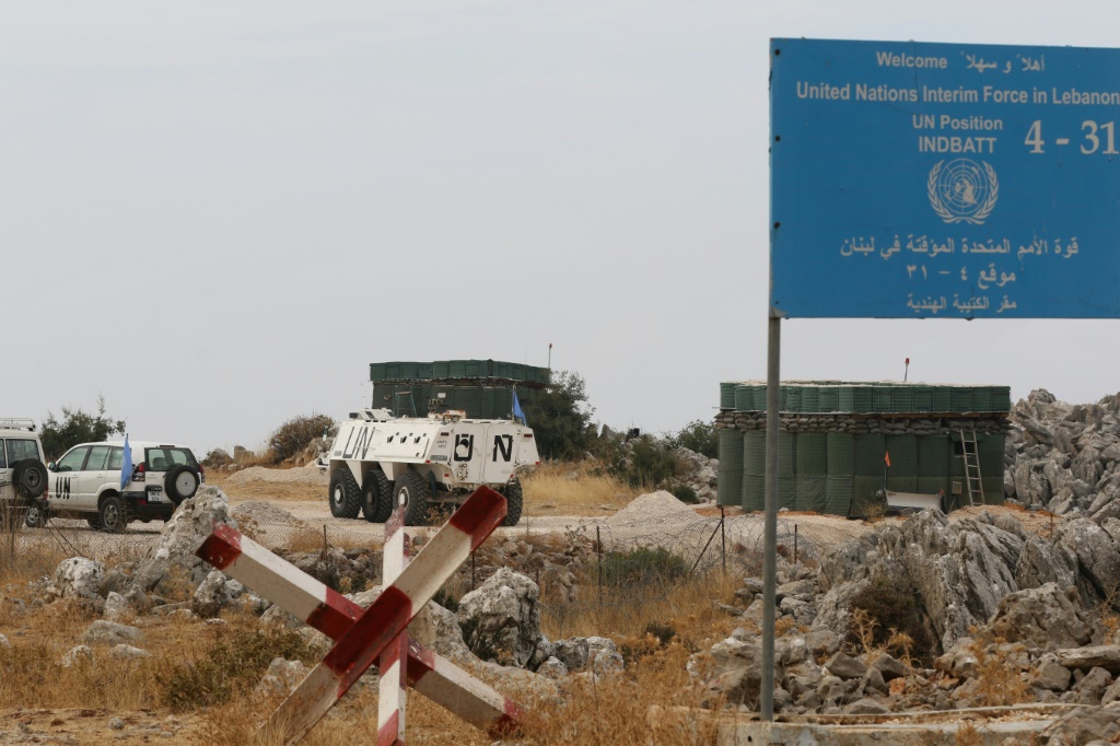 وتنتشر قوات حفظ السلام التابعة لقوة الأمم المتحدة المؤقتة في لبنان (اليونيفيل) في المناطق الجنوبية بالقرب من الحدود الإسرائيلية منذ عام 1978. (أ ف ب)   