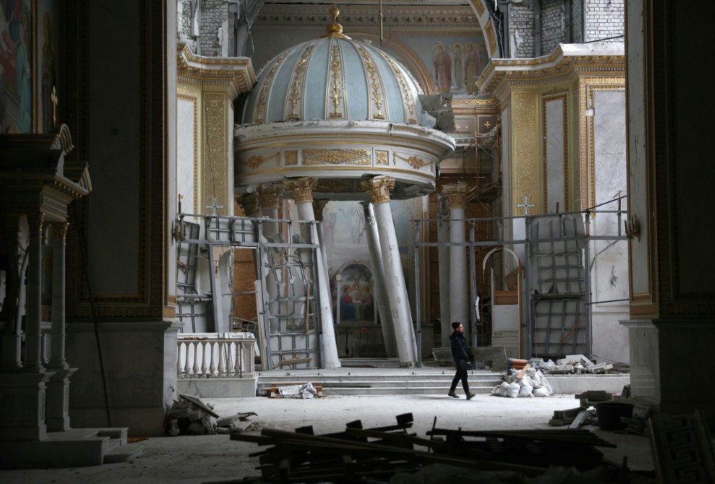 صورة مؤرخة في 18 كانون الأول/ديسمبر 2023 لكاتدرائية التجلي في مدينة أوديسا الأوكرانية بعد تضررها جراء قصف روسي في 23 تموز/يوليو 2023 (أ ف ب)   