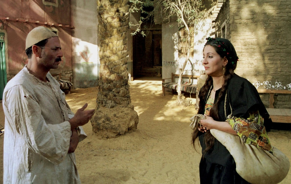 صورة التقطت في 26 آذار /مارس 2001 من تصوير أحد المسلسلات في استوديو الأهرام في منطقة الجيزة (غرب القاهرة). (ا ف ب)