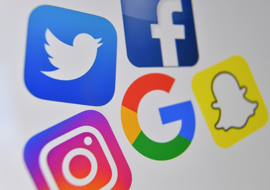 تستمع المحكمة العليا الأمريكية إلى المرافعات في قضية تتعلق بوسائل التواصل الاجتماعي تتعلق بحقوق حرية التعبير وجهود الحكومة للحد من المعلومات المضللة عبر الإنترنت (أ ف ب)   
