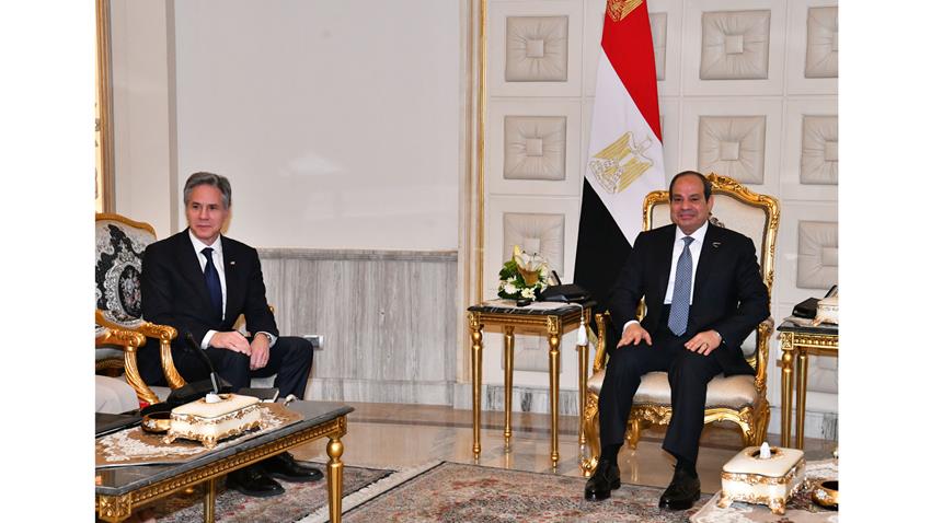 الرئيس عبد الفتاح السيسي مع وزير الخارجية الأمريكي أنتوني بلينك (الرئاسة المصرية)