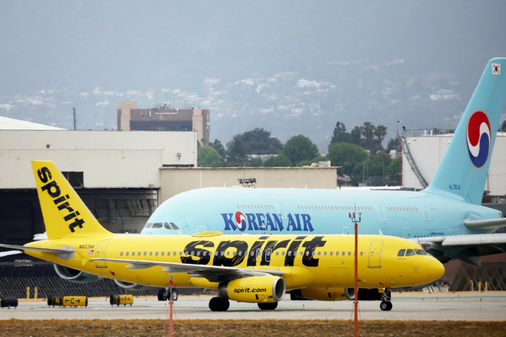طائرة كوريا للطيران في مطار لوس أنجليس بتاريخ 1 حزيران/يونيو 2023 (أ ف ب)   