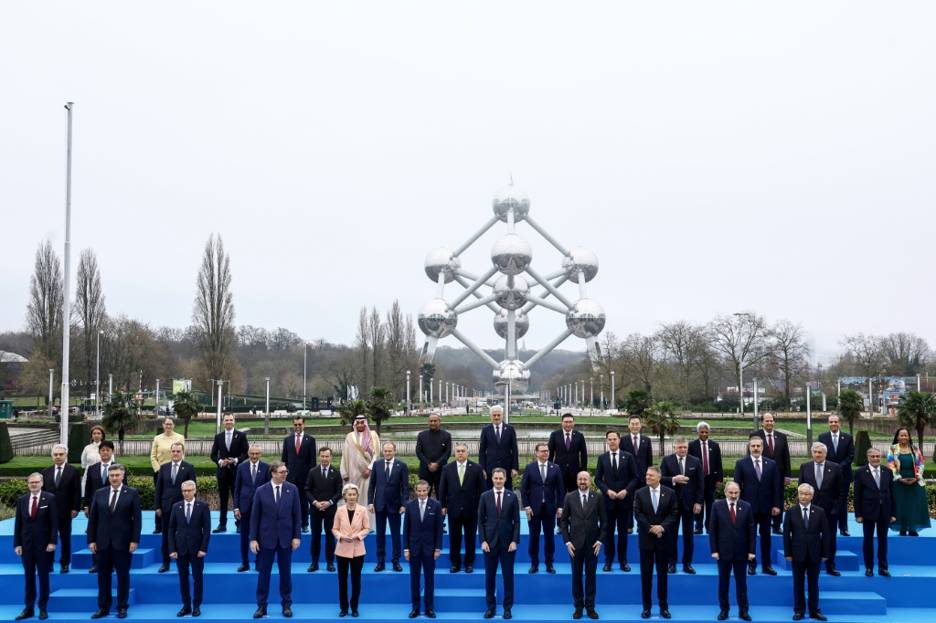    صور جماعية لقادة وممثلين عن دول العالم خلال قمة بروكسل بتاريخ 21 آذار/مارس 2024 (أ ف ب)   
