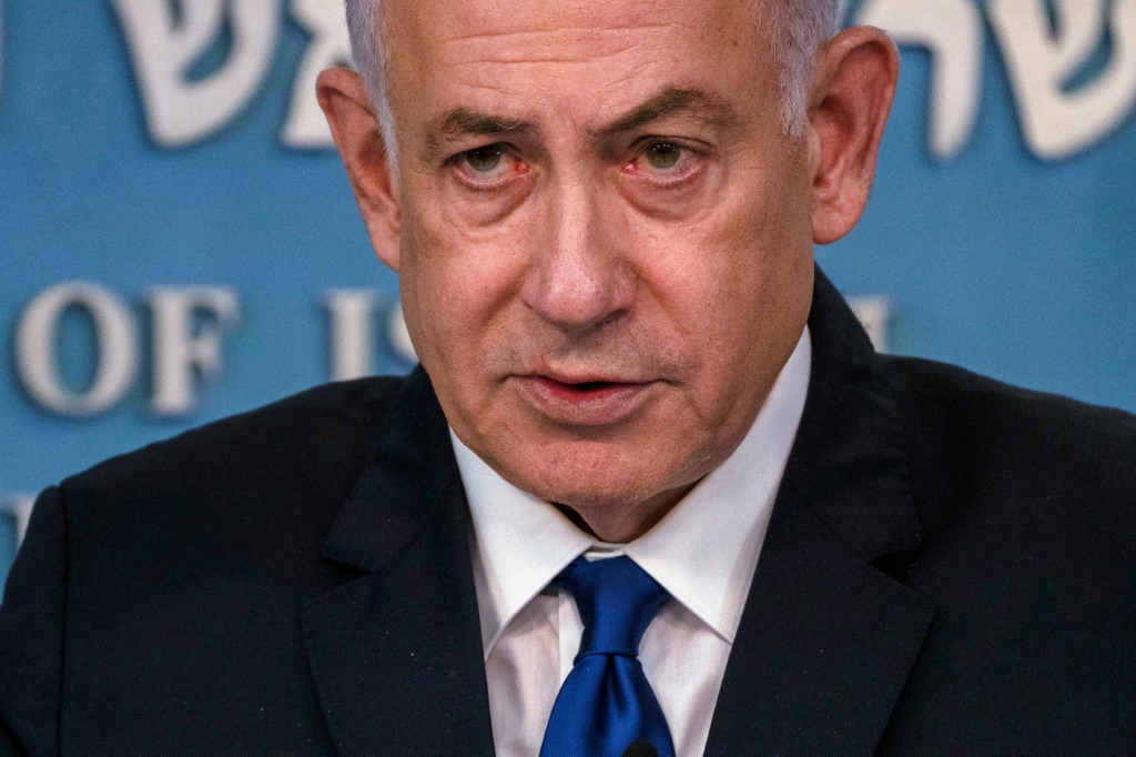 مريضًا: رئيس وزراء الاحتلال الإسرائيلي بنيامين نتنياهو يظهر في هذه الصورة بتاريخ 17 آذار/مارس (أ ف ب)   
