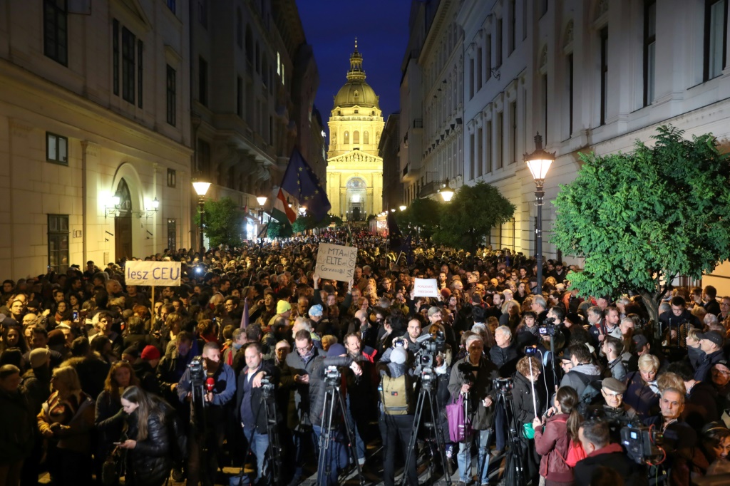    احتجاج جامعي في المجر، التي تتمتع بأدنى مستوى من الحرية الأكاديمية في أوروبا، بحسب مؤشر سنوي (أ ف ب)   