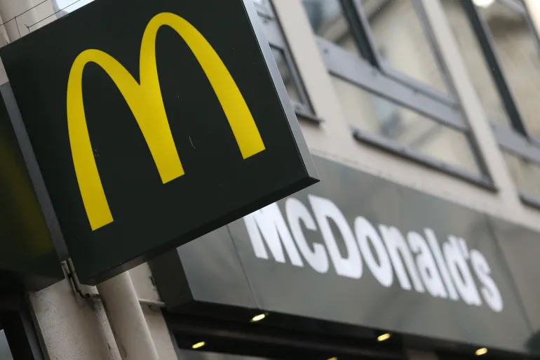 ماكدونالدز تعرضت لحملة مقاطعة عالمية نصرة لغزة (أ ف ب)