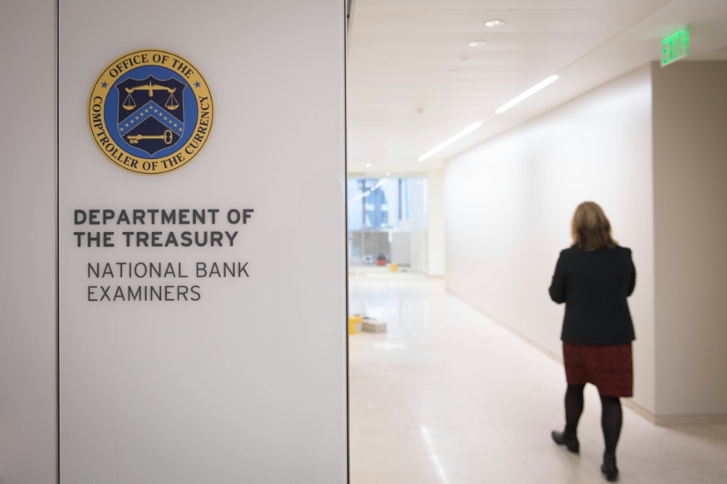صورة تظهر شعار وزارة الخزانة الأميركية داخل السفارة الأميركية لدى لندن في 13 كانون الأول/ديسمبر 2017 (ا ف ب)