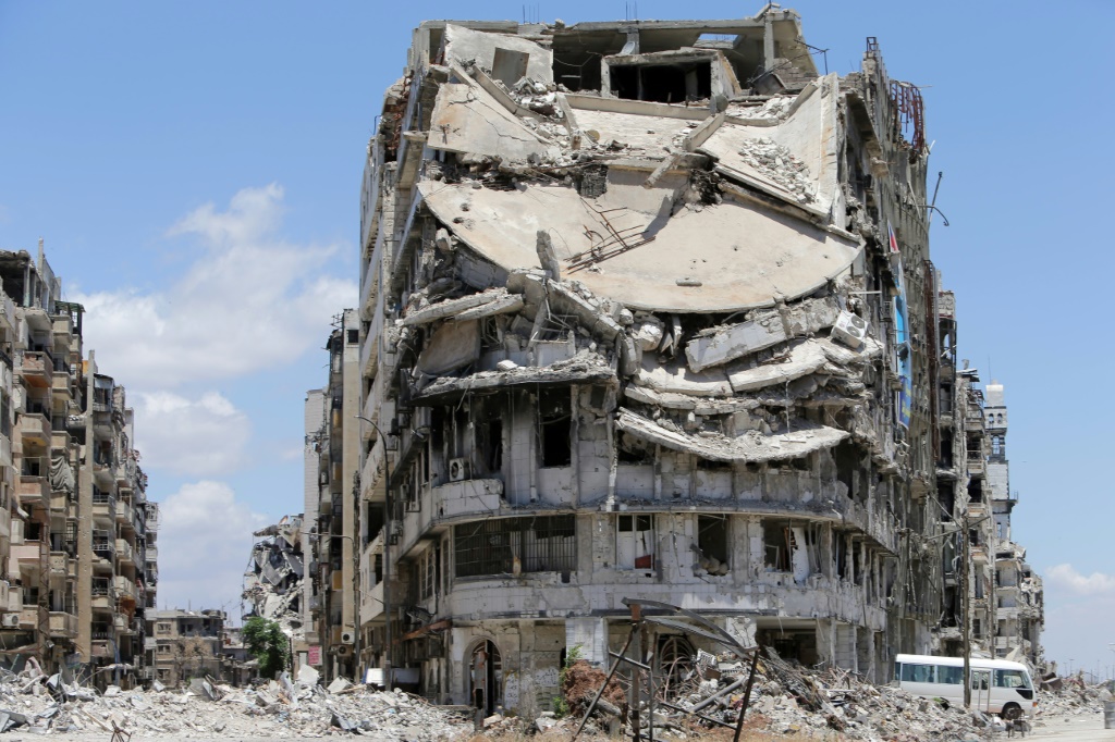 مبانٍ متضررة جراء النزاع في سوريا في حي الخالدية بمدينة حمص في الثالث من حزيران/يونيو 2014 (أ ف ب)   