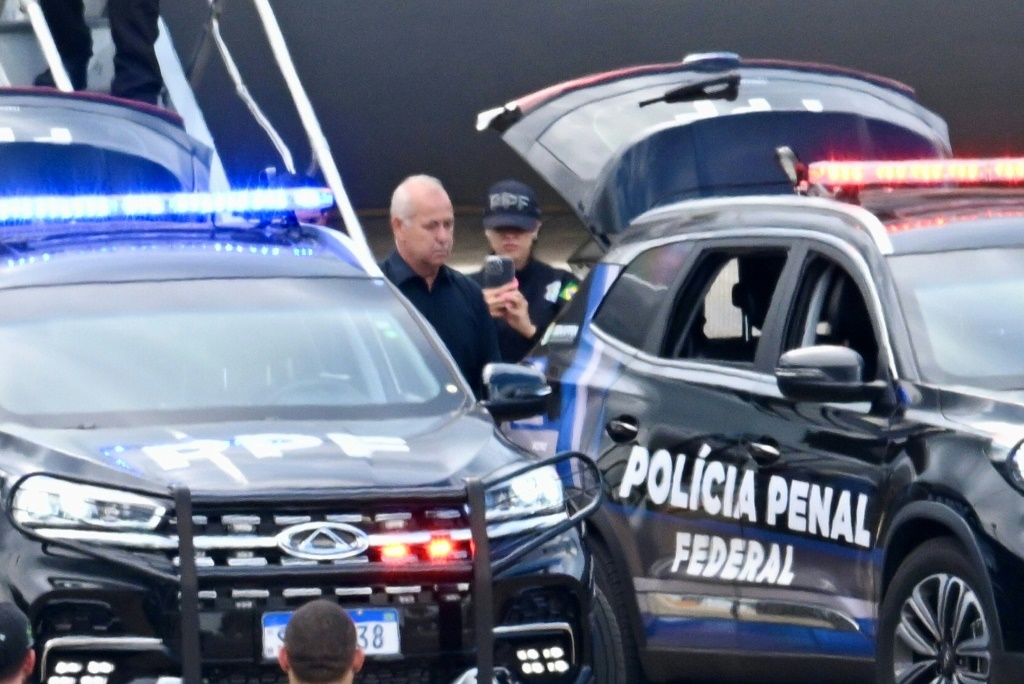 أوقفت الشرطة البرازيلية امرأة حاولت الحصول على قرض من أحد المصارف باسم رجل كانت تدفعه على كرسي متحرك بعد وفاته (ا ف ب)
