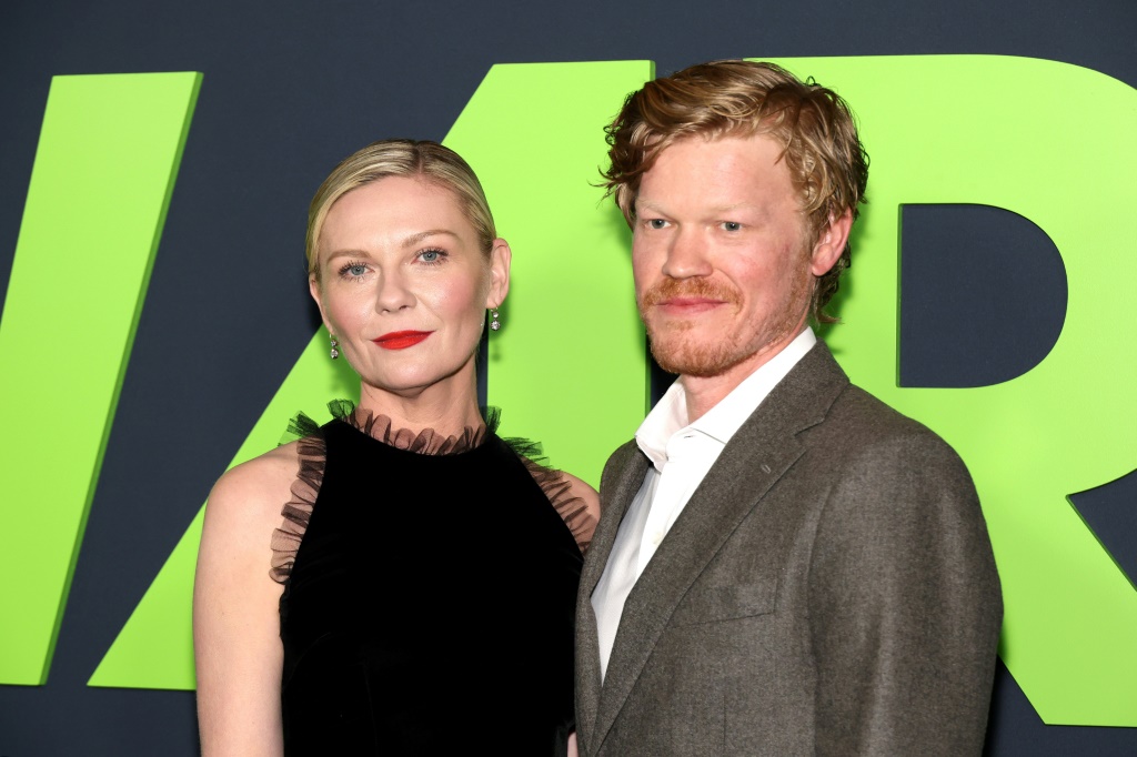 تحضر كيرستن دونست وجيسي بليمونز العرض الأول لفيلم "Civil War" لقناة A24 في لوس أنجلوس في 2 أبريل 2024 (ا ف ب)
