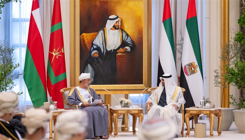 الرئيس الاماراتي الشيخ محمد بن زايد آل نهيان، مع أخيه سلطان عمان هيثم بن طارق(وام)